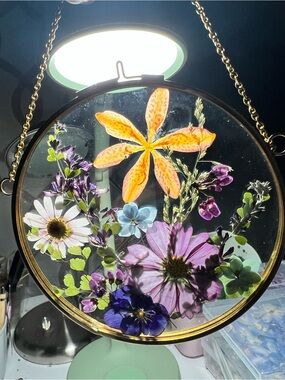 Pressed Flower Hanging Suncatcher - Multicolor Floral Design